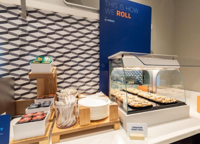 Holiday Inn Express & Suites - Hawaiian Gardens By Ihg Ngoại thất bức ảnh