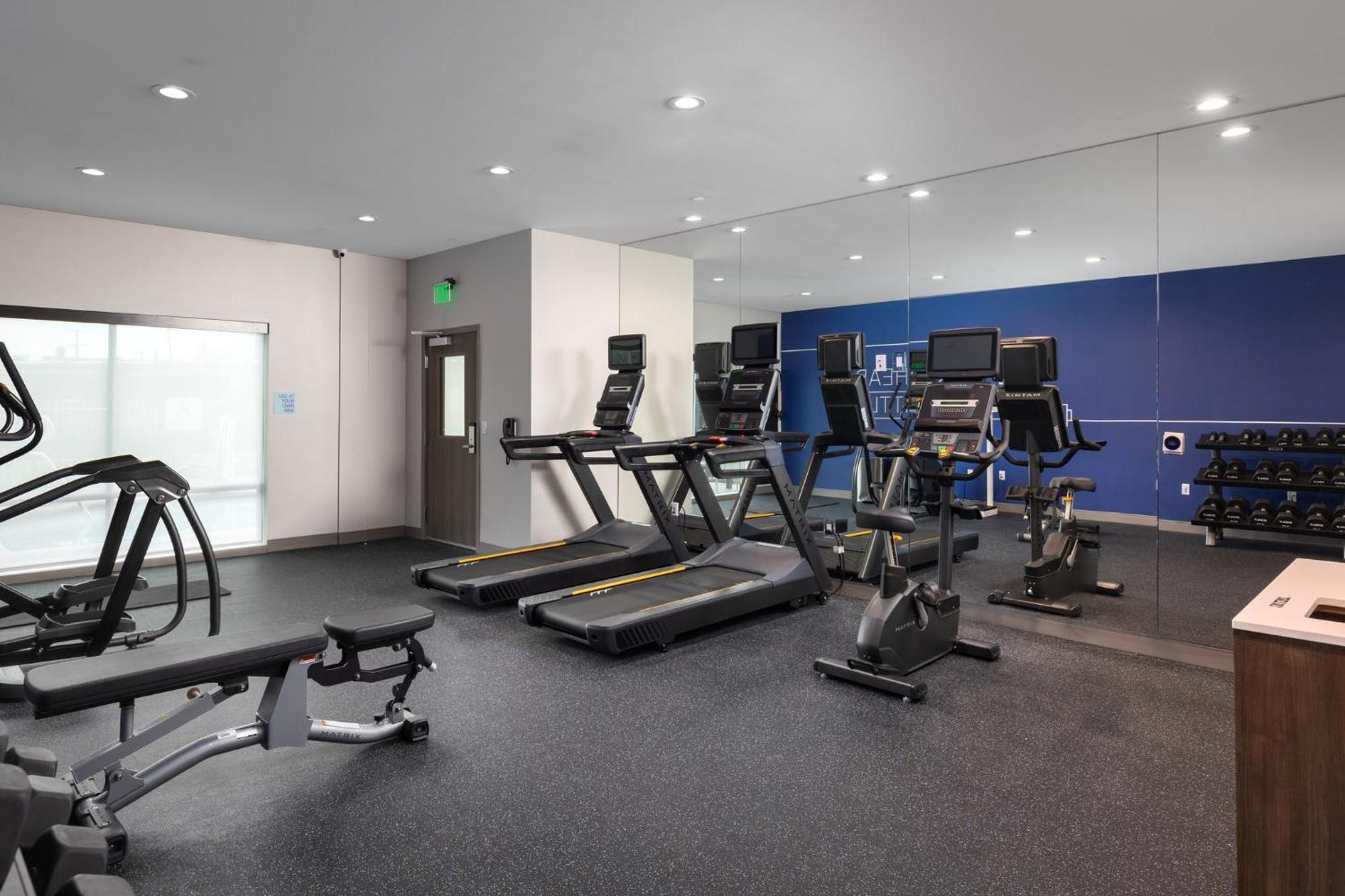 Holiday Inn Express & Suites - Hawaiian Gardens By Ihg Ngoại thất bức ảnh