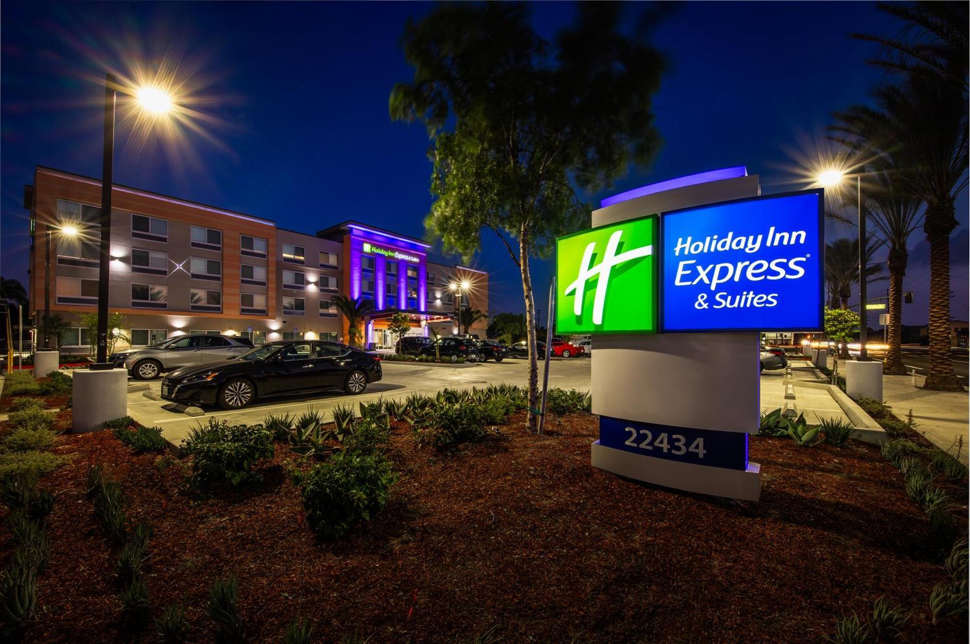 Holiday Inn Express & Suites - Hawaiian Gardens By Ihg Ngoại thất bức ảnh