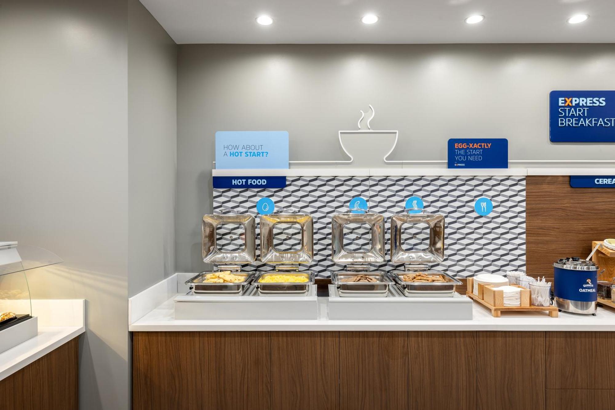 Holiday Inn Express & Suites - Hawaiian Gardens By Ihg Ngoại thất bức ảnh